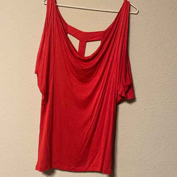 Daytrip red tshirt with open back and sequence middle - Picture 1 of 4